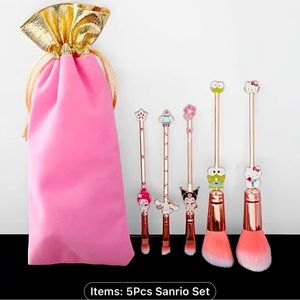 Sanrio Hello Kitty and frends brush set with pink pouch
